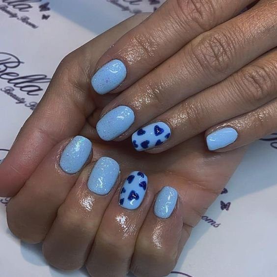 azul-claro-com-coracoes-pinterest Azul Claro com corações (Pinterest) unha decorada azul claro