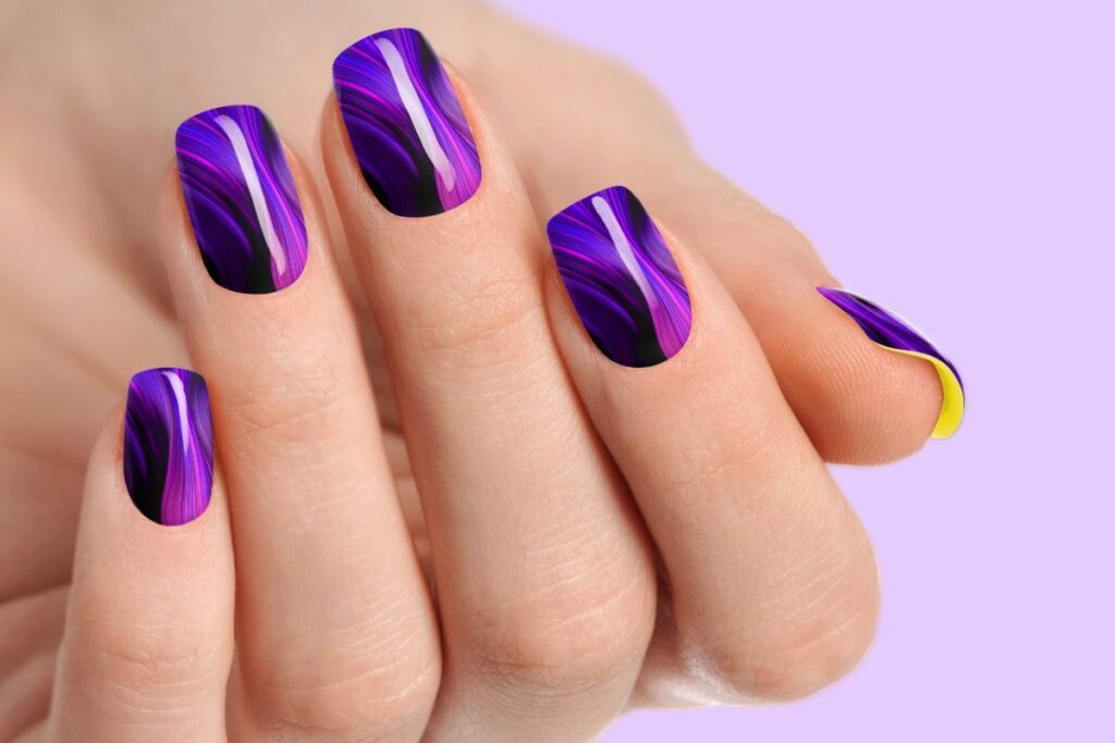 inspiracoes de unhas decoradas em roxo