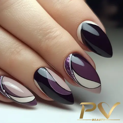 roxo-unhas-decoradas-curvas-assimetricas-lindas-pv-beauty-24 Unhas decoradas com tons de roxo, preto e nude, com design geométrico e acabamento brilhante.