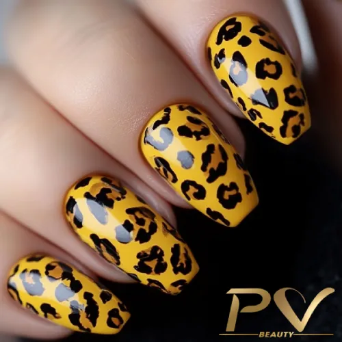 unhas-amarelas-animal-print-onca-decoradas-pv-beauty-14 Unhas decoradas com estampa de oncinha em tons de amarelo e preto.