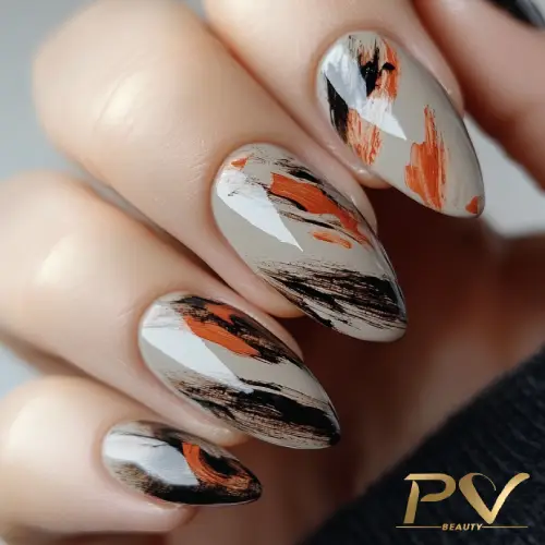unhas-cinza-decorada-arte-moderna-pv-beauty-11 Unhas com esmalte em tons de bege, laranja e preto, com design abstrato.