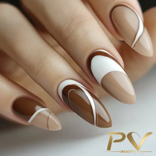 unhas-marrons-decoradas-curvas-maravilhosas-pv-beauty-30 Unhas decoradas em tons de marrom e bege com detalhes em branco e linhas curvas.
