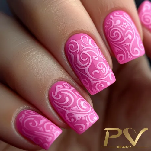 unhas-pink-arabescos-tom-sobre-tom-decoradas-pv-beauty-30 Unhas decoradas com esmalte rosa e desenhos em relevo de arabescos.