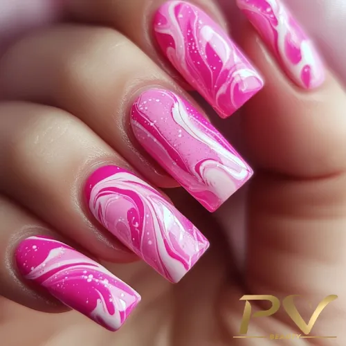 unhas-pink-marmorizadas-decoradas-pv-beauty-23 Unhas com esmalte rosa e branco em design marmorizado.