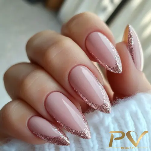 Unhas rosê feitas por nail designer profissional, acabamento elegante e moderno.