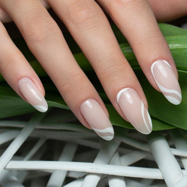 Unhas decoradas para o ano novo  com esmalte branco